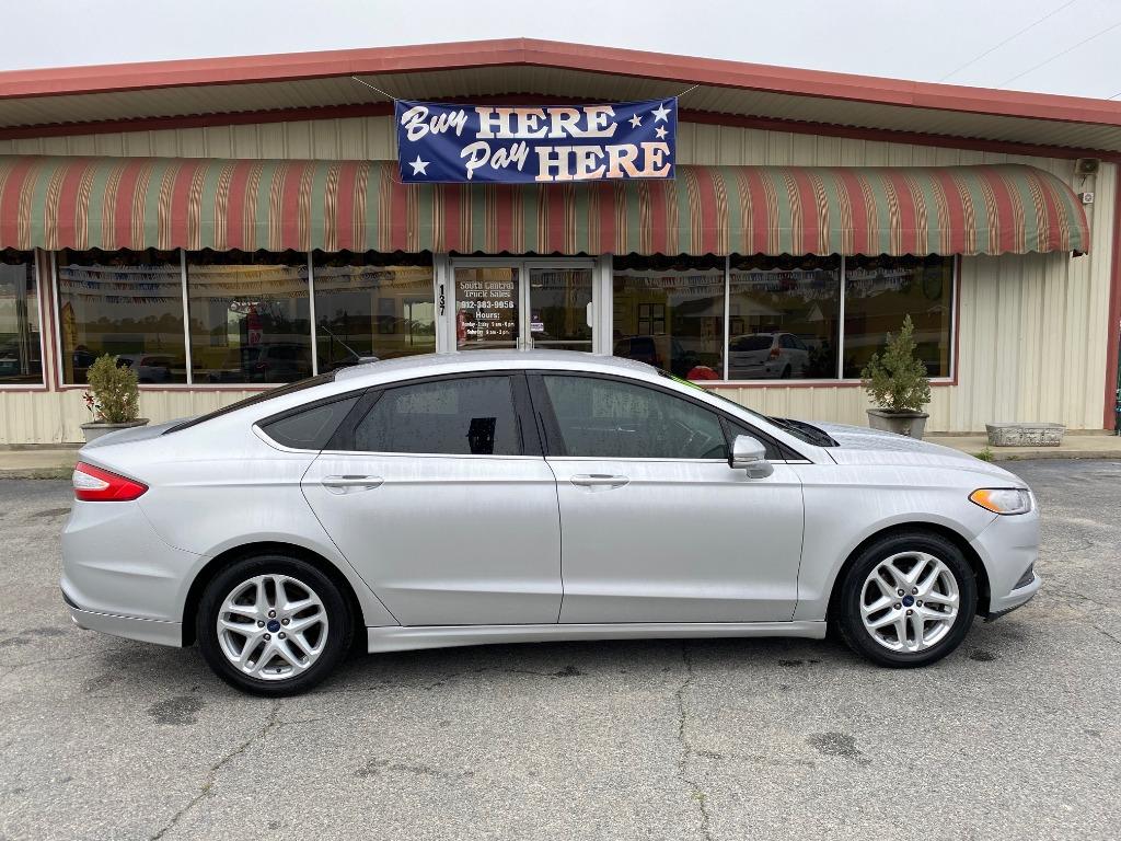 2016 Ford Fusion SE's photo