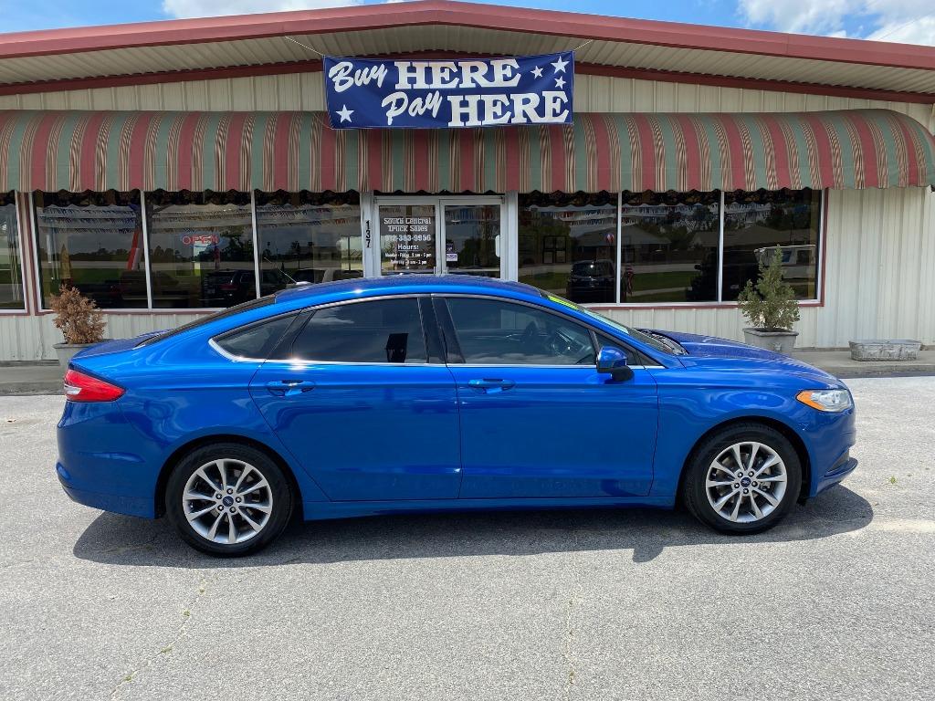 2017 Ford Fusion SE's photo