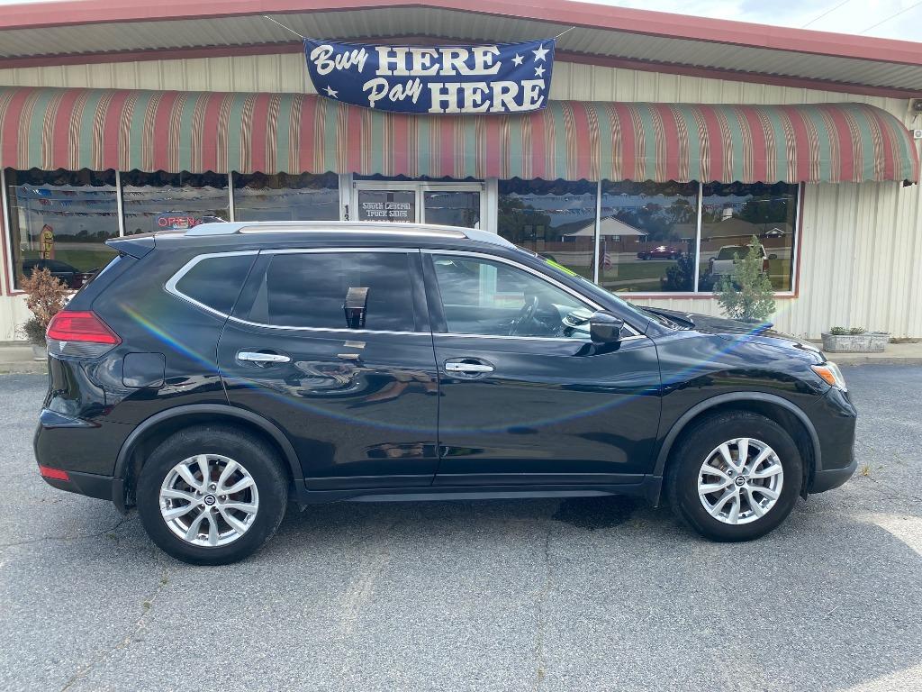 2017 Nissan Rogue SV's photo