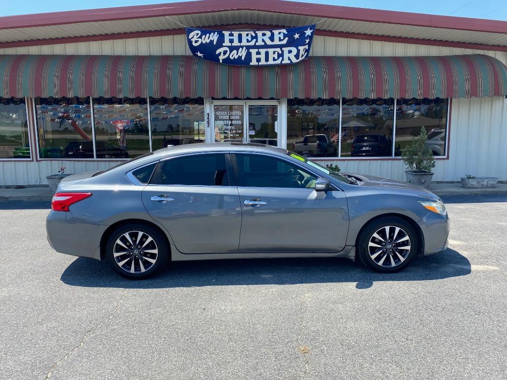 2016 Nissan Altima SV's photo