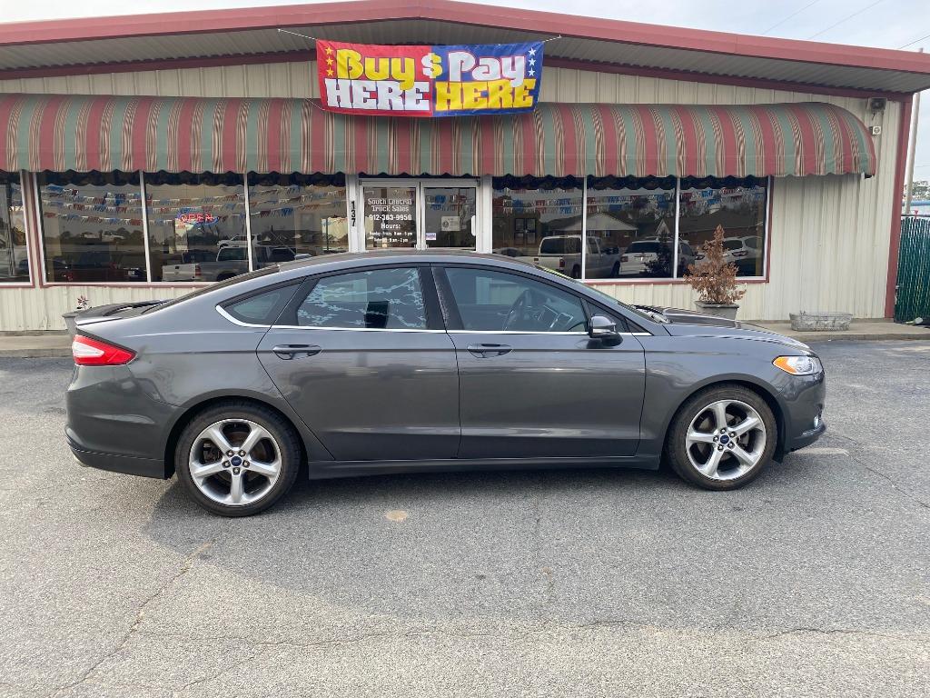 2016 Ford Fusion SE's photo