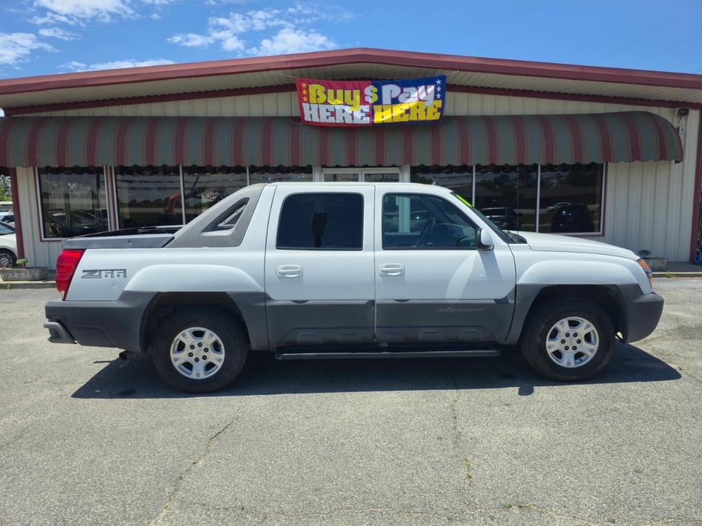 2004 Chevrolet Avalanche 2WD 1500 Series's photo